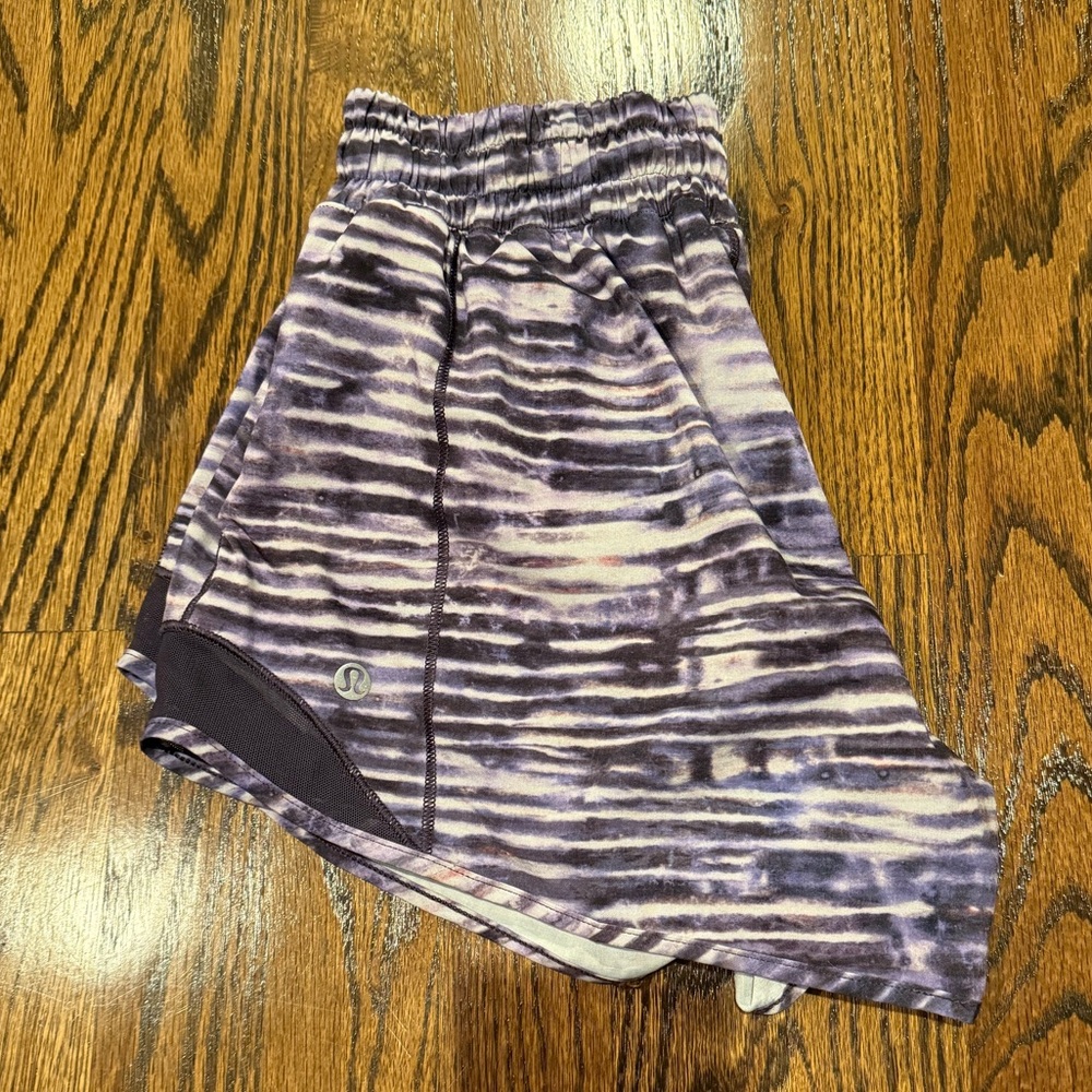 Lululemon Hotty Hot shorts, size 4, excellent condition. 4” length.